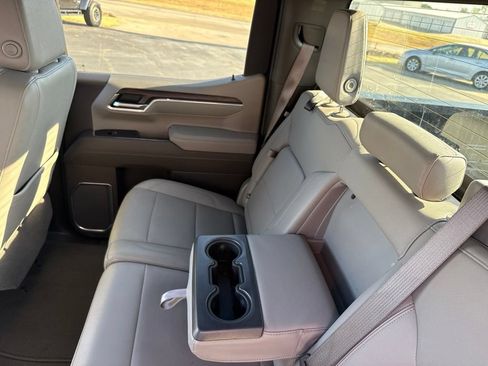 Used 2025 GMC Sierra 1500 SLT AWD/4WD image 27