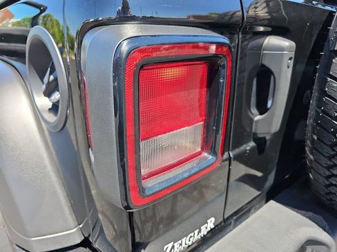 Used 2022 Jeep Wrangler Unlimited Sport AWD/4WD image 33