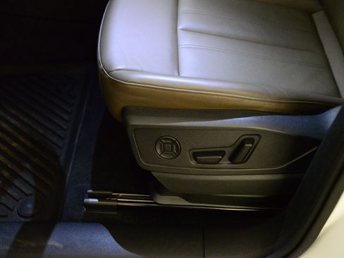 Certified 2025 Audi Q5 Premium w/ Convenience Package image 25