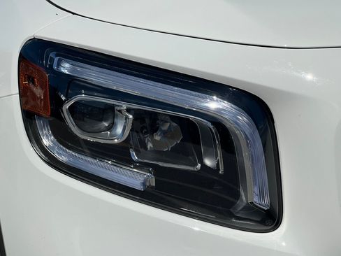 Used 2023 Mercedes-Benz GLB 250 image 11