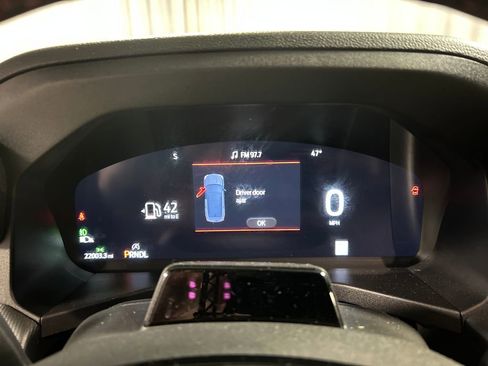 Used 2025 Ford Explorer ST-Line w/ ST-Line Street Pack image 16