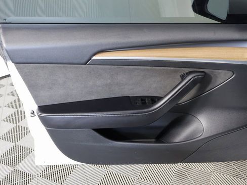 Used 2023 Tesla Model 3 Standard Range image 12