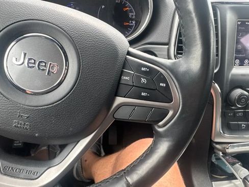 Used 2019 Jeep Grand Cherokee Laredo w/ Security & Convenience Group AWD/4WD image 14