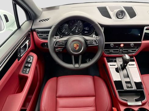 Used 2026 Porsche Macan AWD/4WD image 13