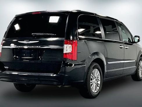 Used 2015 Chrysler Town & Country Touring-L w/ Driver Convenience Group FWD image 7
