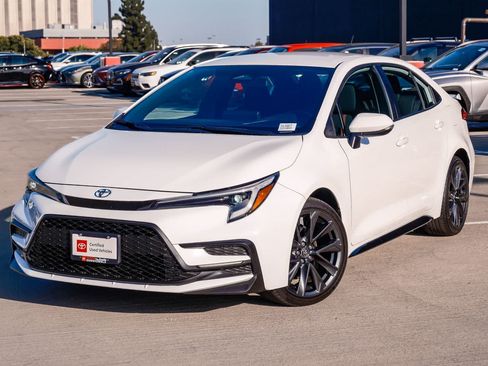 Certified 2025 Toyota Corolla SE w/ Convenience Package FWD image 1