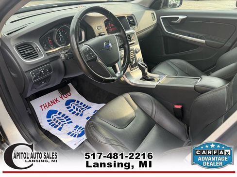 Used 2017 Volvo V60 T5 Cross Country Platinum w/ Climate Package image 10