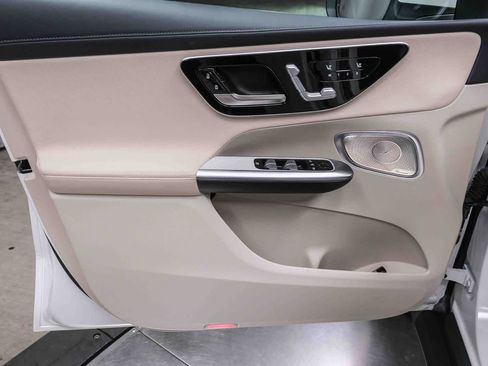 Used 2023 Mercedes-Benz GLC 300 4MATIC image 26