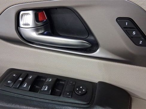 Used 2020 Chrysler Pacifica Touring-L image 31