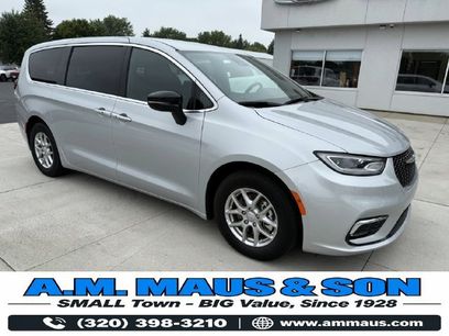Used 2026 Chrysler Pacifica Select