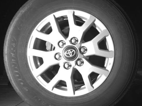 Used 2024 Toyota Tacoma SR5 AWD/4WD image 11