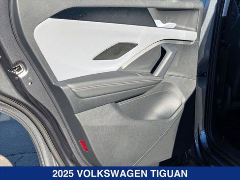 New 2025 Volkswagen Tiguan SE AWD/4WD image 17