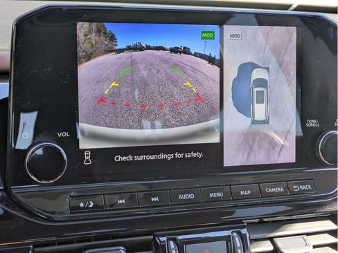 Used 2023 Nissan Pathfinder Platinum image 19