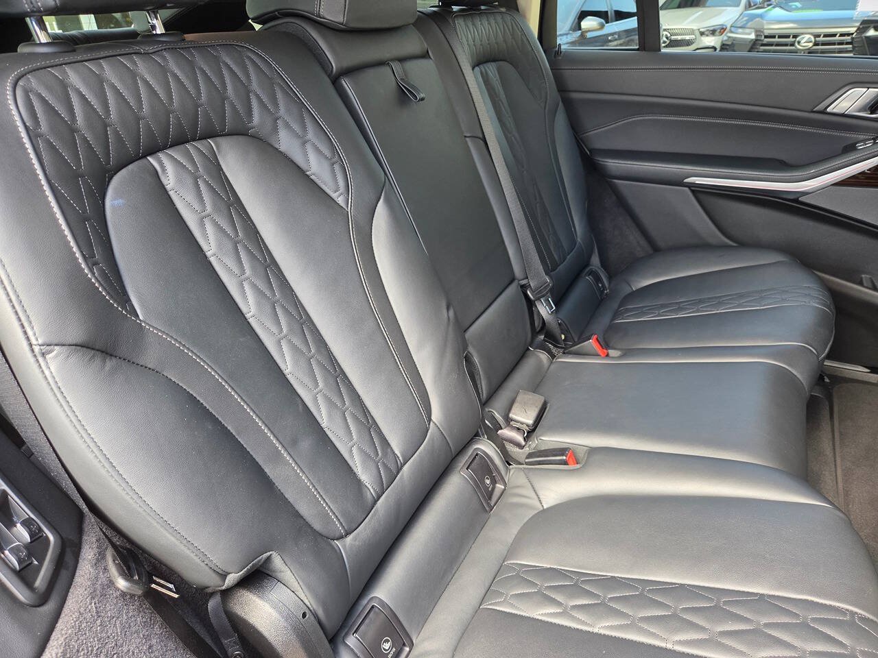Used 2026 BMW X7 xDrive40i AWD/4WD image 11