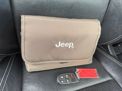 Used 2017 Jeep Grand Cherokee Limited w/ Luxury Group II AWD/4WD image 22