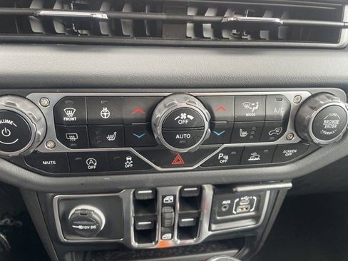 Used 2024 Jeep Wrangler Sahara w/ Safety Group image 27