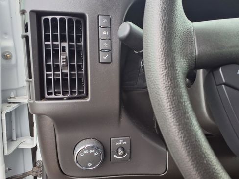 Used 2024 GMC Savana 2500 w/ Driver Convenience Package image 15