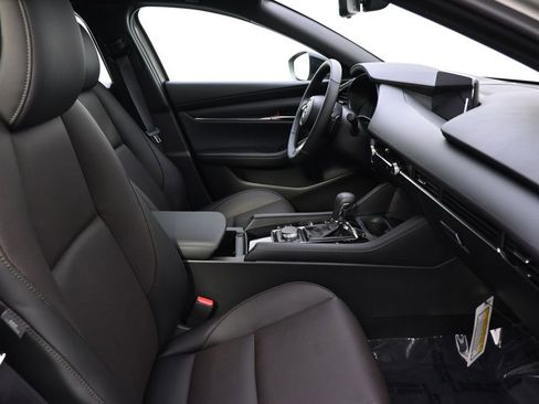 New 2026 MAZDA MAZDA3 Hatchback w/Premium Plus Pkg image 16