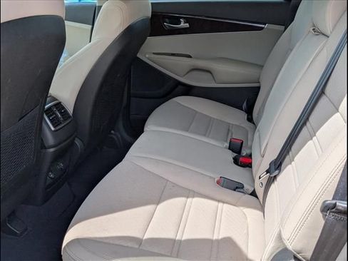 Used 2016 Kia Sorento FWD w/ LX Convenience Package image 15