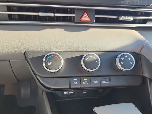 Used 2025 Hyundai Elantra SE FWD image 16