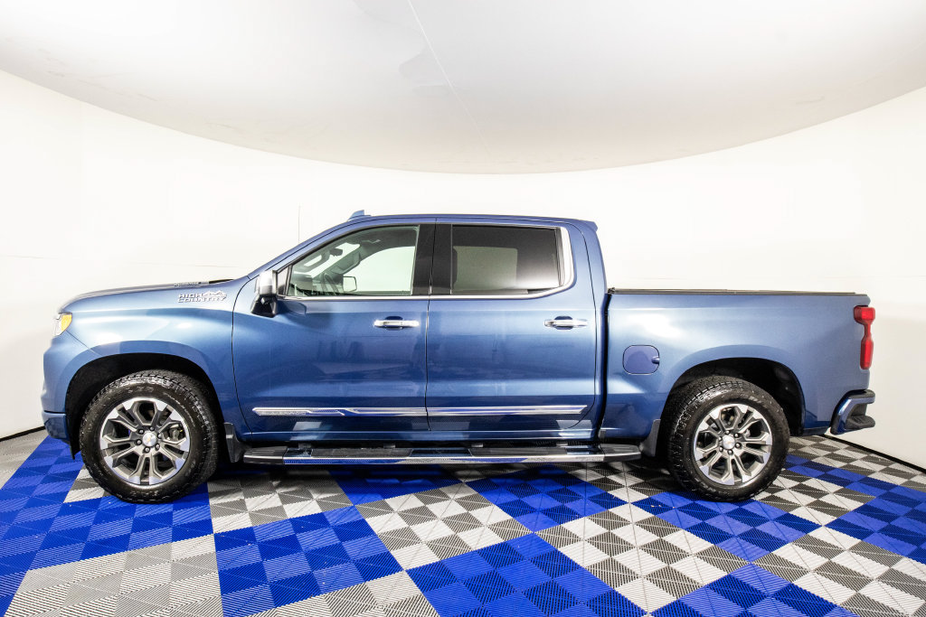 Used 2024 Chevrolet Silverado 1500 High Country w/ Technology Package AWD/4WD image 9