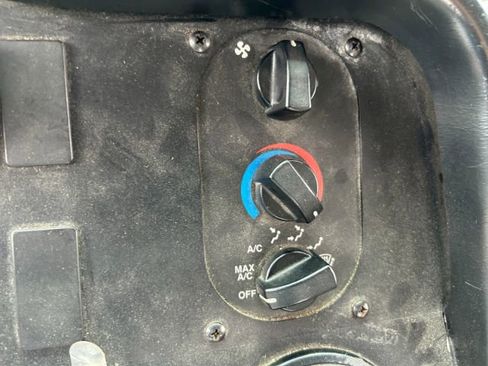 Used 2013 Ford E-350 and Econoline 350 Super Duty w/ Air Conditioning Prep Pkg image 17