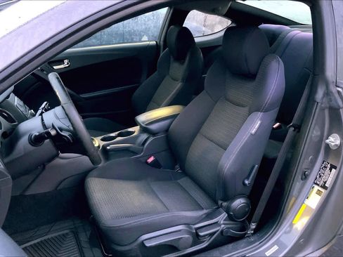 Used 2012 Hyundai Genesis 2.0T image 6