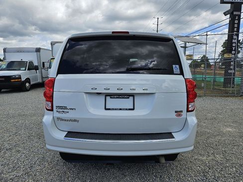 Used 2019 Dodge Grand Caravan SE w/ Power Convenience Group I FWD image 6