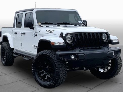 Used 2023 Jeep Gladiator Sport AWD/4WD image 3