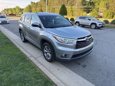 Used 2015 Toyota Highlander XLE image 5