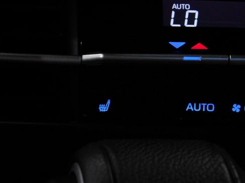 Used 2021 Toyota Sienna XLE image 45