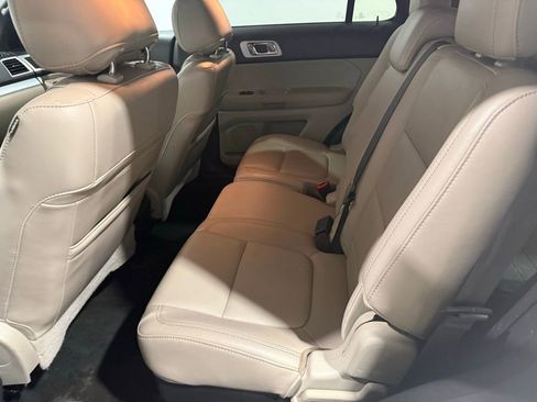 Used 2015 Ford Explorer XLT w/ Equipment Group 202B image 9