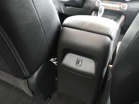 Used 2022 Nissan Sentra SR w/ SR Premium Package FWD image 28