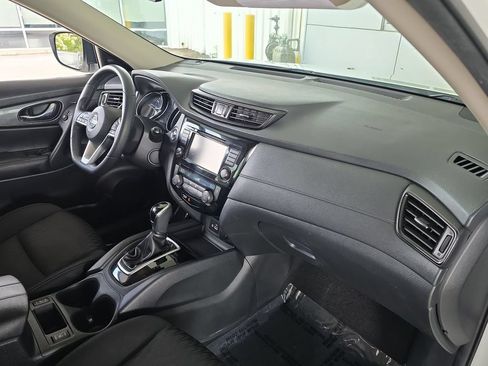 Used 2019 Nissan Rogue SV FWD image 28