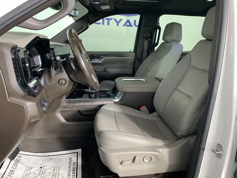 Used 2022 Chevrolet Silverado 1500 LTZ w/ LTZ Premium Package AWD/4WD image 15