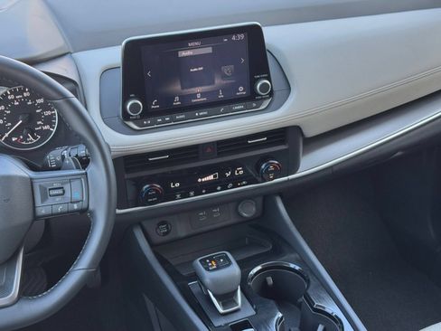Used 2025 Nissan Rogue SV FWD image 20