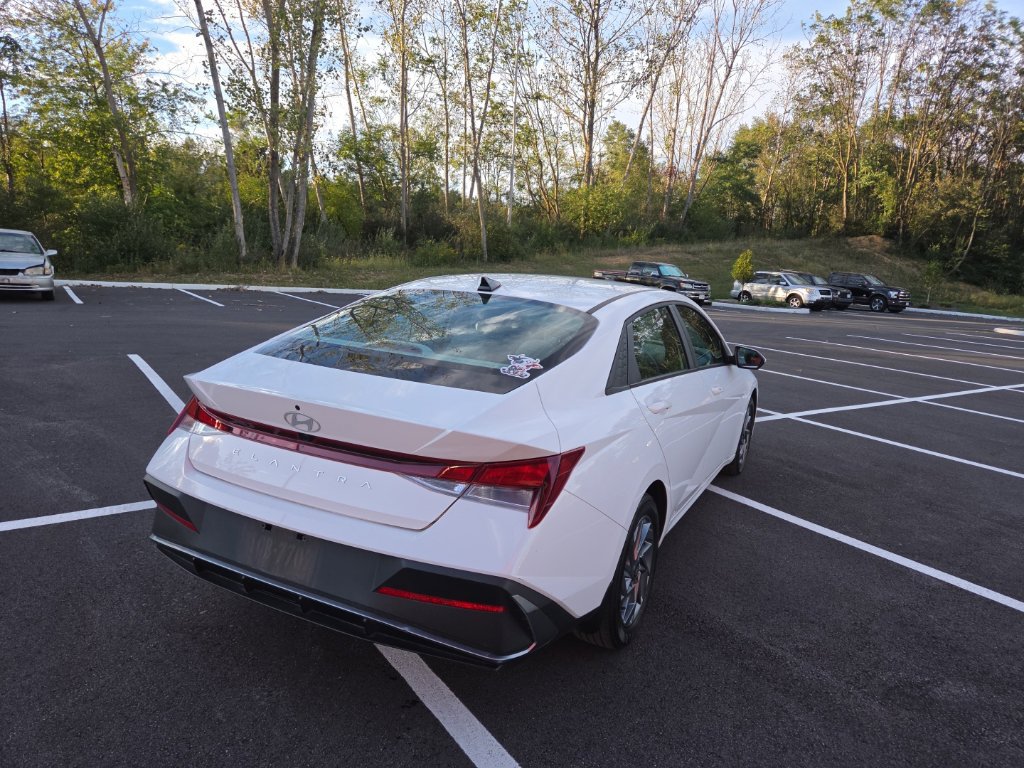 Certified 2024 Hyundai Elantra SEL FWD image 6