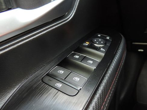 Certified 2025 Nissan Kicks SR FWD image 27