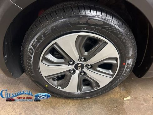 Used 2018 Kia Niro LX image 9