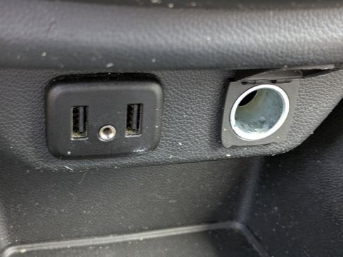 Used 2023 Chevrolet Traverse LS image 27