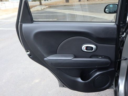 Used 2018 Kia Soul + image 24