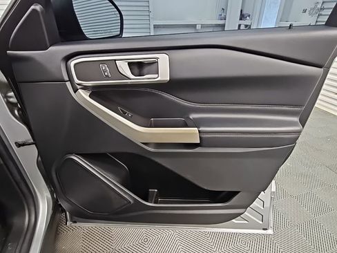 Used 2022 Ford Explorer XLT w/ Equipment Group 202A image 45