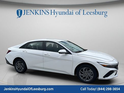 New 2026 Hyundai Elantra Hybrid FWD image 2