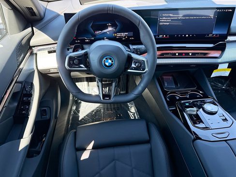 New 2026 BMW i5 eDrive40 image 17