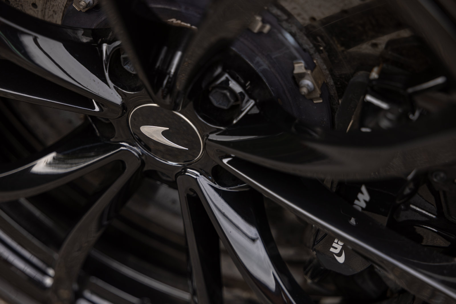 Used 2023 McLaren Artura RWD image 8