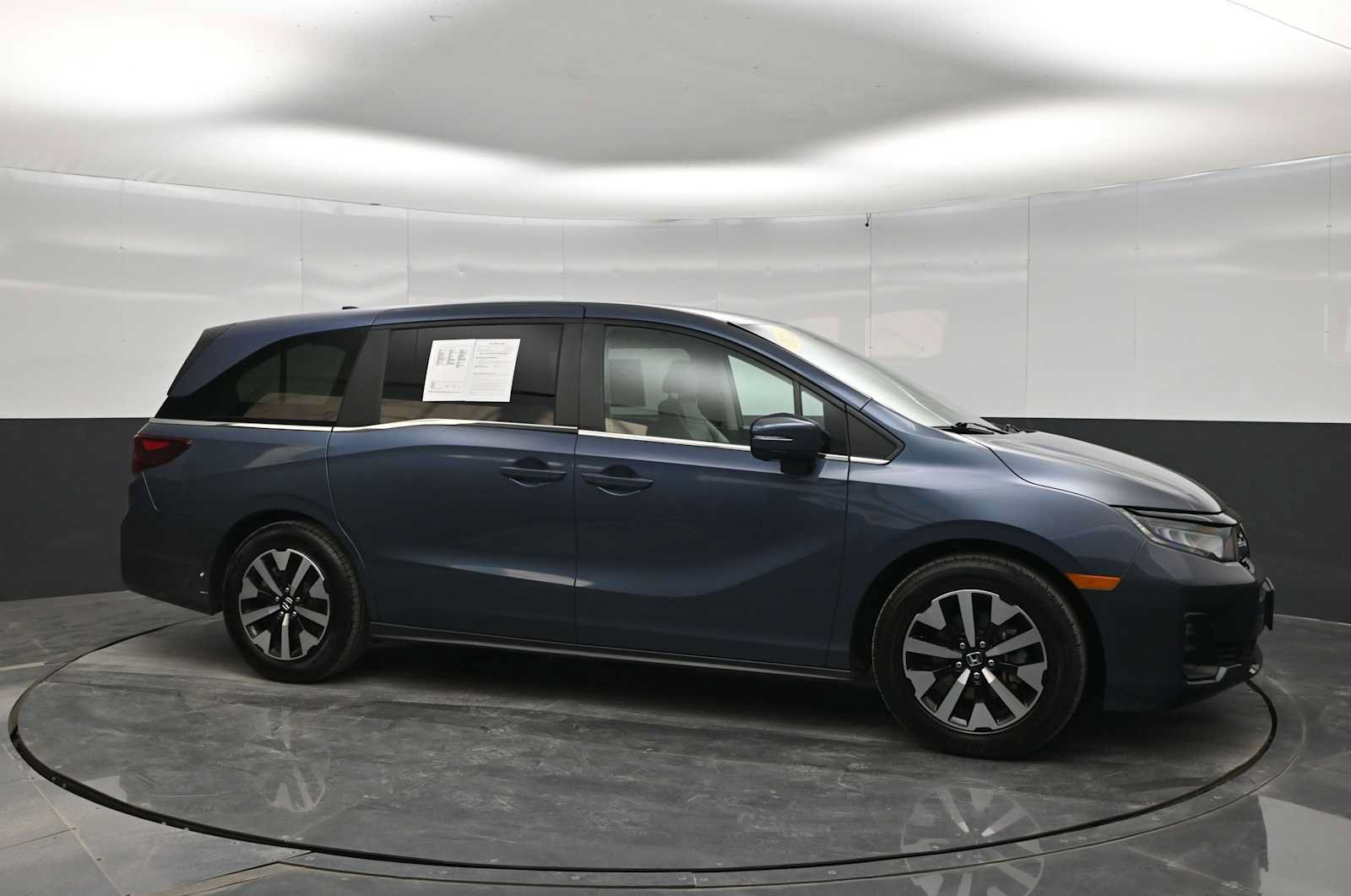 Used 2025 Honda Odyssey EX-L image 9