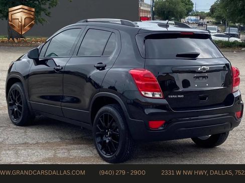 Used 2022 Chevrolet Trax LT w/ Midnight Edition AWD/4WD image 4