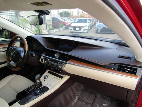 Used 2016 Lexus ES 350 w/ Premium Package w/Wood Trim FWD image 11