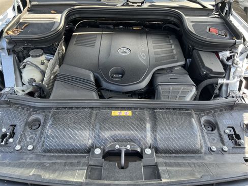 Certified 2025 Mercedes-Benz GLS 450 4MATIC image 36