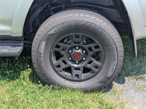 Used 2021 Toyota 4Runner TRD Off-Road Premium w/ Moonroof Package AWD/4WD image 9